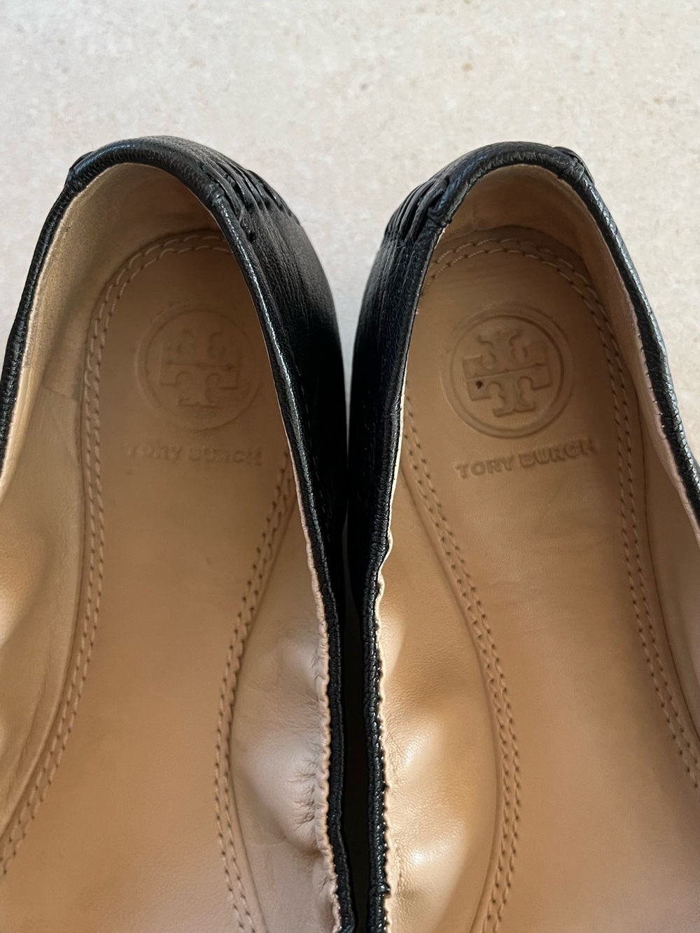 Tory Burch Black Leather Logo Round-Toe Ballet Flats - Picture 2 of 8